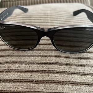 Ray-Ban Wayfarer Grey Sunglasses